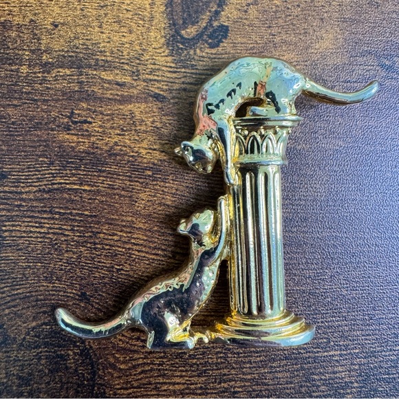 Gold Tone Cat Brooch with Column Design Playful Playing Figural - Picture 2 of 10